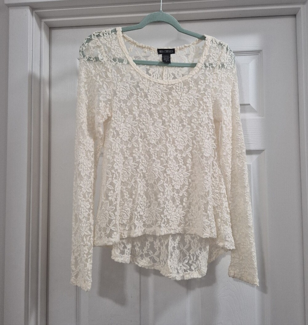 Y2k Cream Lace Medium